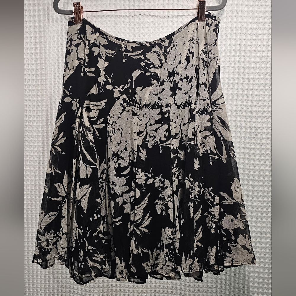 Banana Republic Black and Cream Floral A-Line Skirt